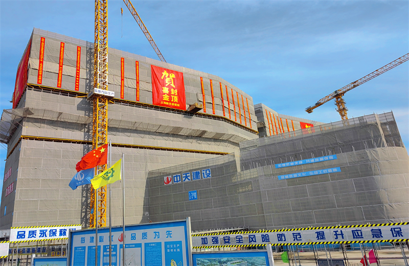 2024年10月30日，尊龙·Z6三建上海新华泰医院项目主体封顶。