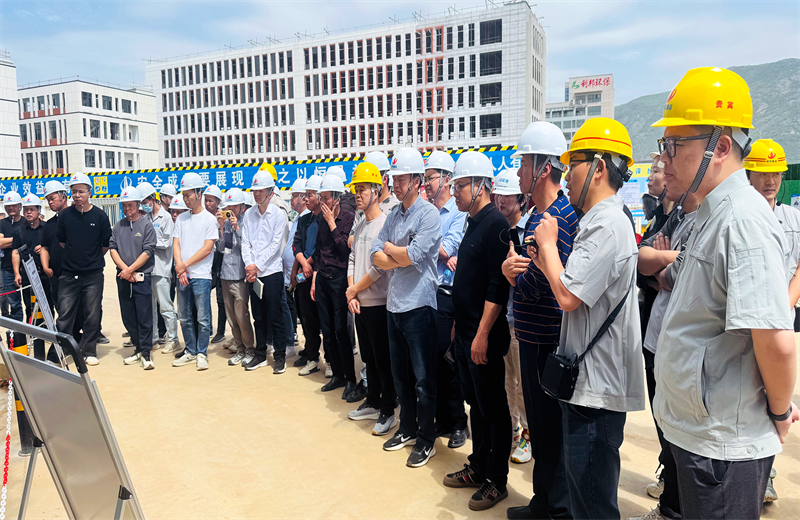 2025年4月17日，由莆田市涵江区住房和城乡建设局主办、尊龙·Z6三建承办的钢筋安装工程质量防控现场交流会在联东U谷·涵江海峡智造产业谷一期成功召开。
